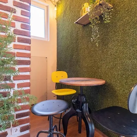 Apartament Romantic Fireflies Garden & Best Location Ac